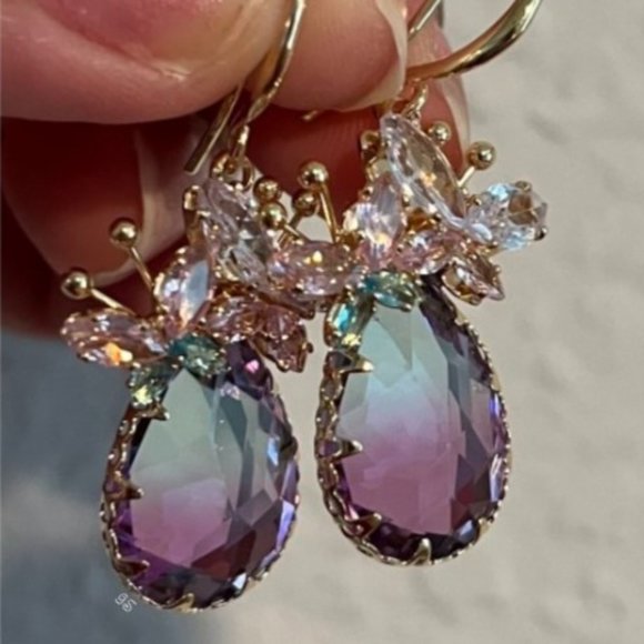 ๐ฒโฌ๏ธ 2-Tone Blue Purple Ombre Zircon Butterfly Drop Dangle Earrings NWT - Picture 11 of 13